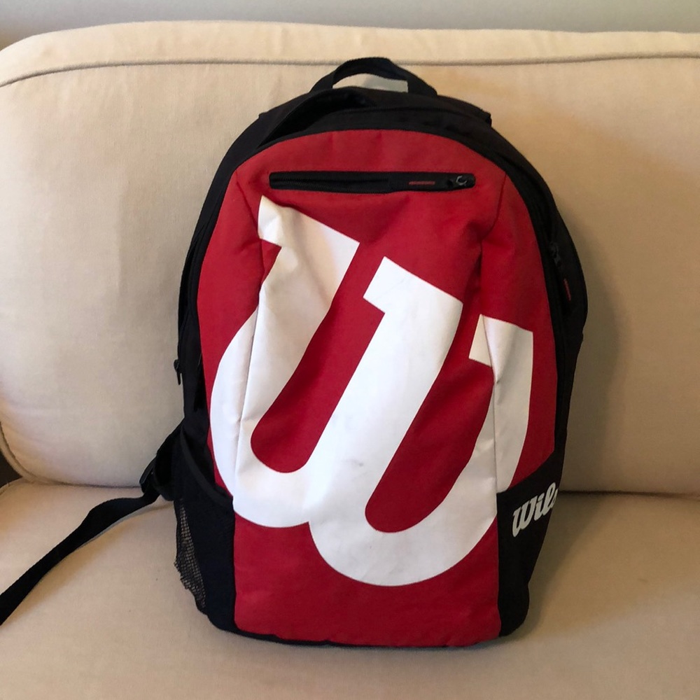 Wilson tennis bag, can fit 2 racquets